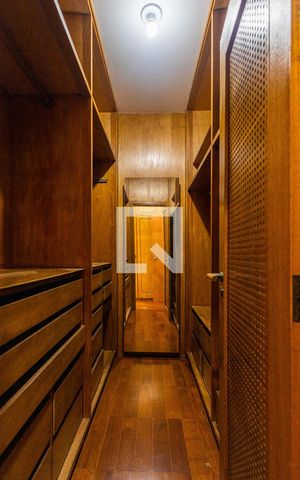 Apartamento à venda com 230m², 5 quartos e 3 vagasCloset da suíte 1