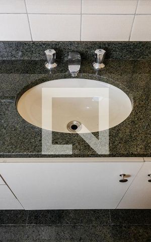 Apartamento à venda com 230m², 5 quartos e 3 vagasBanheiro da Suíte 1