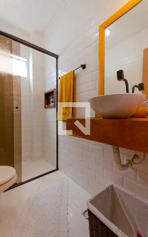 Casa à venda com 300m², 5 quartos e 3 vagas Casa à venda com 300m², 5 quartos e 3 vagasBanheiro