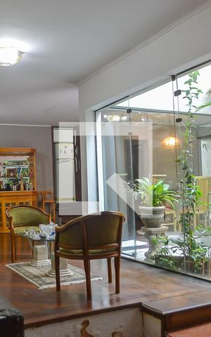 Casa para alugar com 378m², 4 quartos e 4 vagas Casa para alugar com 378m², 4 quartos e 4 vagasSala