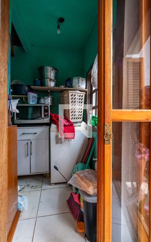 Casa à venda com 60m², 3 quartos e 1 vagaÁrea de Serviço