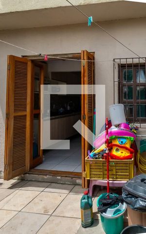 Casa à venda com 60m², 3 quartos e 1 vagaÁrea de Serviço