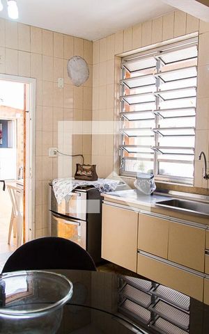 Casa à venda com 168m², 5 quartos e 2 vagas Casa à venda com 168m², 5 quartos e 2 vagasCozinha