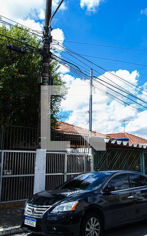 Casa à venda com 168m², 5 quartos e 2 vagas Casa à venda com 168m², 5 quartos e 2 vagasFachada