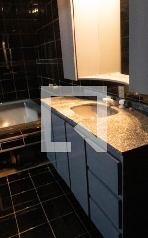 Casa à venda com 240m², 3 quartos e 2 vagas Casa à venda com 240m², 3 quartos e 2 vagasBanheiro suíte