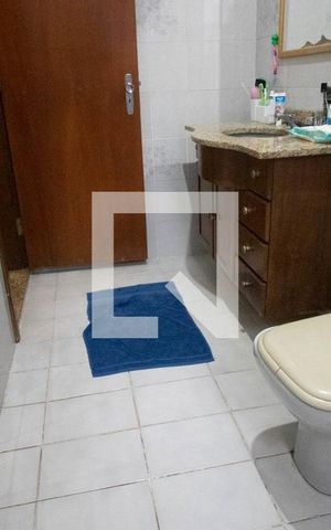 Casa à venda com 240m², 3 quartos e 2 vagas Casa à venda com 240m², 3 quartos e 2 vagasBanheiro