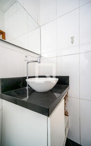 Casa à venda com 486m², 5 quartos e 3 vagas Casa à venda com 486m², 5 quartos e 3 vagasBanheiro da suíte 04