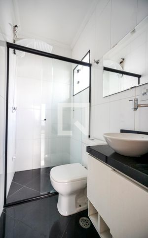 Casa à venda com 486m², 5 quartos e 3 vagas Casa à venda com 486m², 5 quartos e 3 vagasBanheiro da suíte 03