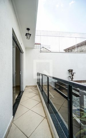 Casa à venda com 486m², 5 quartos e 3 vagas Casa à venda com 486m², 5 quartos e 3 vagasVaranda das suítes 03 e 04