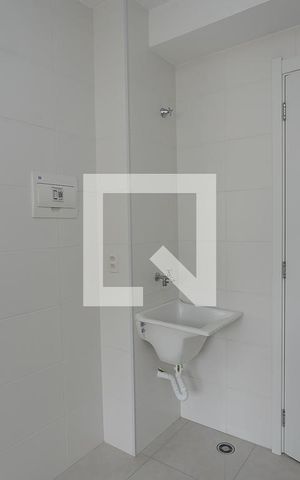 Apartamento à venda com 32m², 2 quartos e sem vaga Apartamento à venda com 32m², 2 quartos e sem vagaSala / Cozinha / serviço