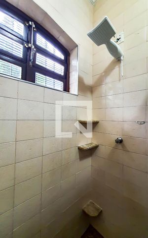 Casa para alugar com 650m², 7 quartos e 5 vagas Casa para alugar com 650m², 7 quartos e 5 vagasBanheiro Corredor