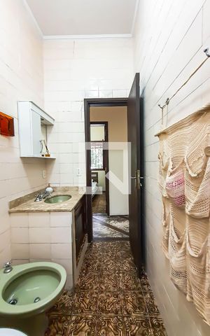 Casa para alugar com 650m², 7 quartos e 5 vagas Casa para alugar com 650m², 7 quartos e 5 vagasBanheiro Corredor