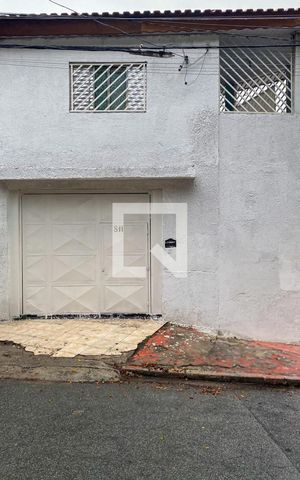 Casa à venda com 140m², 3 quartos e 3 vagas Casa à venda com 140m², 3 quartos e 3 vagasFachada