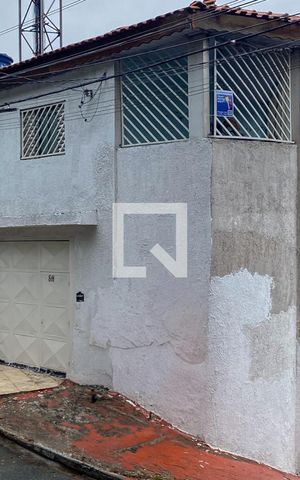 Casa à venda com 140m², 3 quartos e 3 vagas Casa à venda com 140m², 3 quartos e 3 vagasFachada