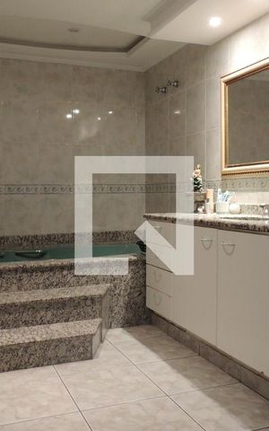 Casa à venda com 548m², 8 quartos e 2 vagasBanheiro da Suíte 4