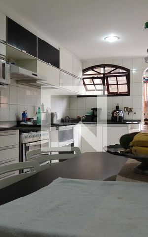 Casa à venda com 548m², 8 quartos e 2 vagasCozinha - Armários