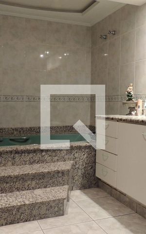 Casa à venda com 548m², 8 quartos e 2 vagasBanheiro da Suíte 4