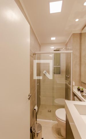 Apartamento à venda com 90m², 2 quartos e 1 vaga Apartamento à venda com 90m², 2 quartos e 1 vagaBanheiro