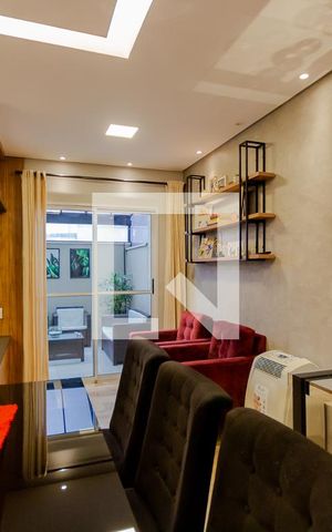 Apartamento à venda com 90m², 2 quartos e 1 vaga Apartamento à venda com 90m², 2 quartos e 1 vagaSala
