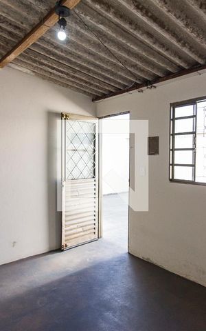 Casa para alugar com 250m², 3 quartos e 4 vagas Casa para alugar com 250m², 3 quartos e 4 vagasCozinha da Edicula