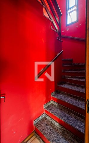 Casa à venda com 142m², 4 quartos e 2 vagasEscada