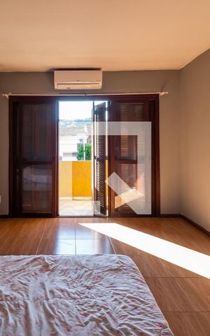 Casa à venda com 142m², 4 quartos e 2 vagasSuíte