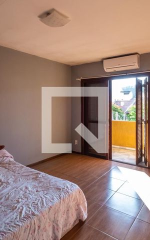 Casa à venda com 142m², 4 quartos e 2 vagasSuíte