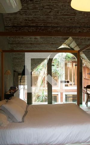 Casa à venda com 320m², 3 quartos e sem vaga Casa à venda com 320m², 3 quartos e sem vagaQuarto