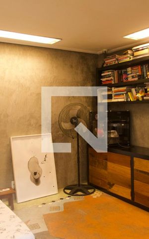 Casa à venda com 320m², 3 quartos e sem vaga Casa à venda com 320m², 3 quartos e sem vagaQuarto