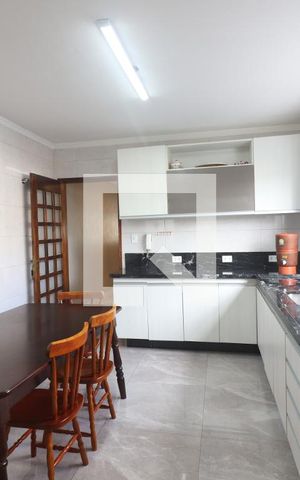Casa à venda com 230m², 3 quartos e 2 vagasCozinha