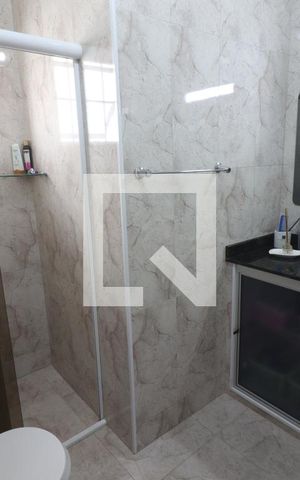Casa à venda com 230m², 3 quartos e 2 vagasBanheiro