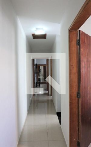 Casa à venda com 230m², 3 quartos e 2 vagasCorredor