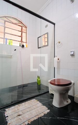 Casa à venda com 250m², 4 quartos e 3 vagasBanheiro Social 2