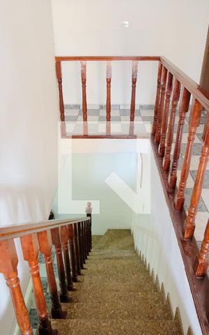 Casa à venda com 250m², 4 quartos e 3 vagasEscada