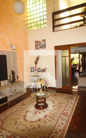 Casa à venda com 280m², 3 quartos e 2 vagas Casa à venda com 280m², 3 quartos e 2 vagasSala