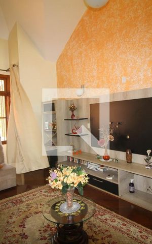 Casa à venda com 280m², 3 quartos e 2 vagas Casa à venda com 280m², 3 quartos e 2 vagasSala
