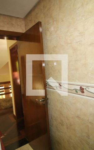 Casa à venda com 280m², 3 quartos e 2 vagas Casa à venda com 280m², 3 quartos e 2 vagasBanheiro