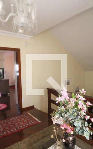 Casa à venda com 280m², 3 quartos e 2 vagas Casa à venda com 280m², 3 quartos e 2 vagasHall