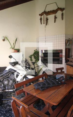 Casa à venda com 280m², 3 quartos e 2 vagas Casa à venda com 280m², 3 quartos e 2 vagasÁrea gourmet