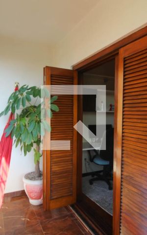 Casa à venda com 280m², 3 quartos e 2 vagas Casa à venda com 280m², 3 quartos e 2 vagasVaranda Quarto 2