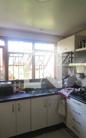 Casa à venda com 280m², 3 quartos e 2 vagas Casa à venda com 280m², 3 quartos e 2 vagasCozinha