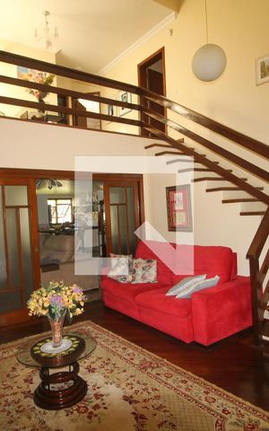 Casa à venda com 280m², 3 quartos e 2 vagas Casa à venda com 280m², 3 quartos e 2 vagasSala