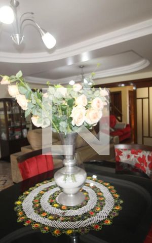Casa à venda com 280m², 3 quartos e 2 vagas Casa à venda com 280m², 3 quartos e 2 vagasSala de Estar