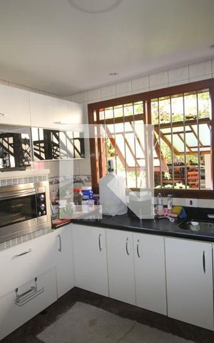 Casa à venda com 280m², 3 quartos e 2 vagas Casa à venda com 280m², 3 quartos e 2 vagasCozinha