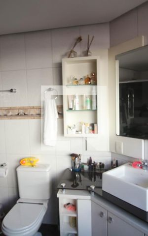 Casa à venda com 280m², 3 quartos e 2 vagas Casa à venda com 280m², 3 quartos e 2 vagasBanheiro da Suíte