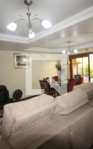 Casa à venda com 280m², 3 quartos e 2 vagas Casa à venda com 280m², 3 quartos e 2 vagasSala de Estar