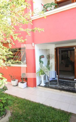 Casa à venda com 280m², 3 quartos e 2 vagas Casa à venda com 280m², 3 quartos e 2 vagasQuintal