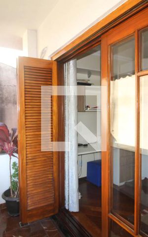 Casa à venda com 280m², 3 quartos e 2 vagas Casa à venda com 280m², 3 quartos e 2 vagasVaranda Quarto 1