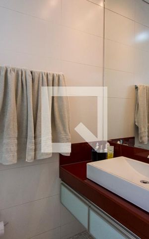 Casa para alugar com 280m², 3 quartos e 2 vagas Casa para alugar com 280m², 3 quartos e 2 vagasBanheiro da Suite