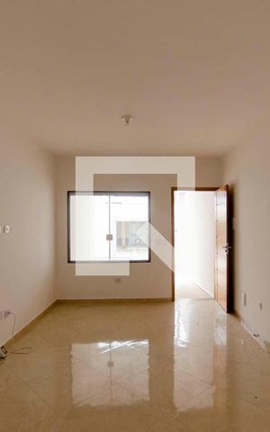 Casa à venda com 100m², 3 quartos e 2 vagas Casa à venda com 100m², 3 quartos e 2 vagasSala